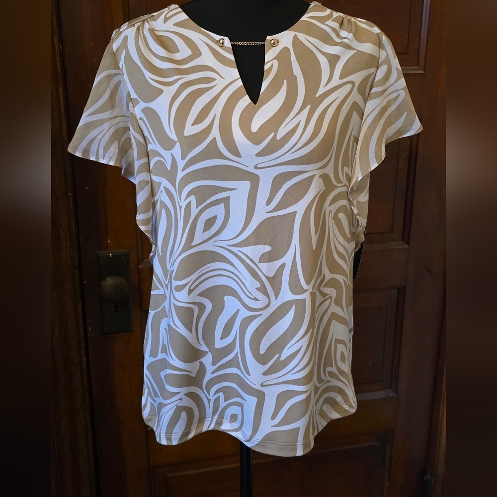 Sara Michelle Beige and White Flutter Sleeve V-Neck Blouse